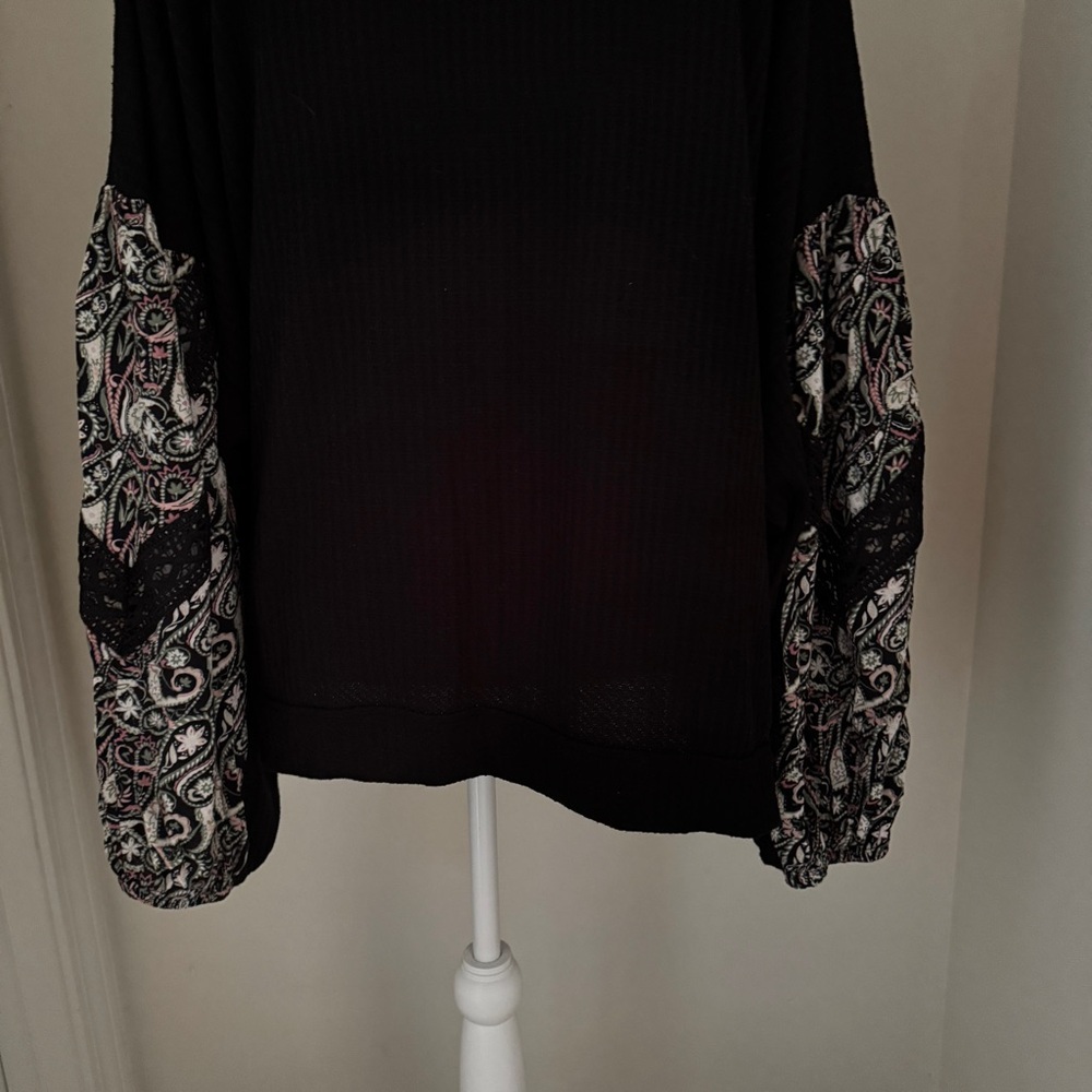 Black Lace Sleeve Women's Top Waffle Knit, Size 26/28W - Picture 7 of 8